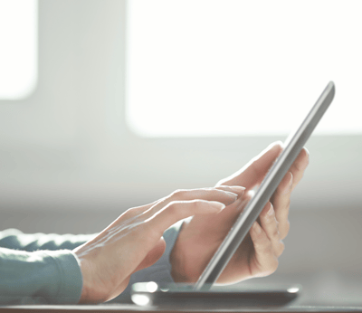 Person am Tablet-1