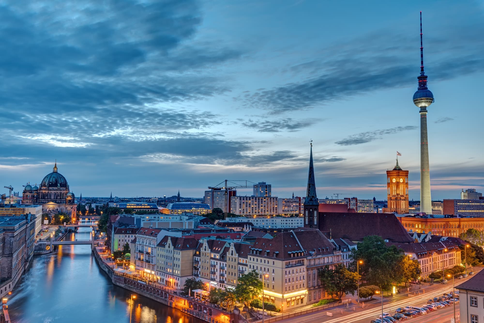 Berlin bei Sundowner mit Sicht auf Fernsehturm