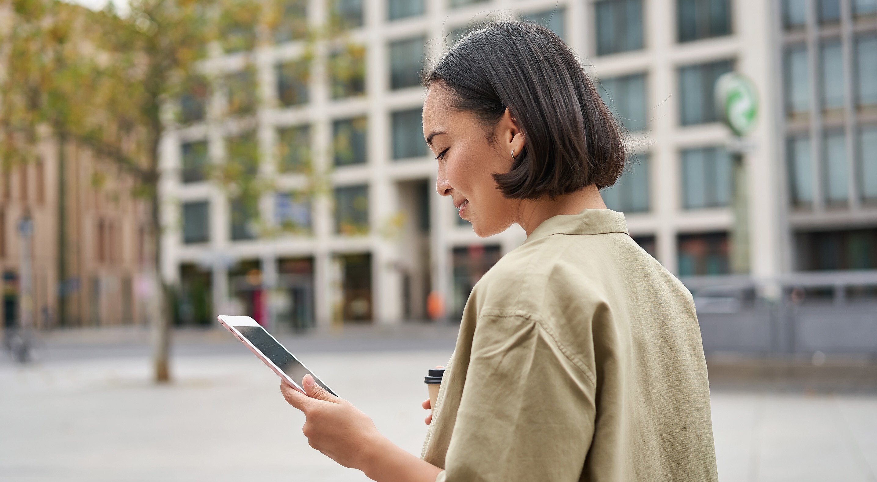 Frau am Smartphone