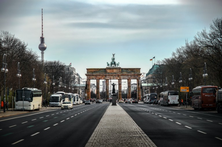 Foto vom Reichstag und dem Fernsehturm in Berlin