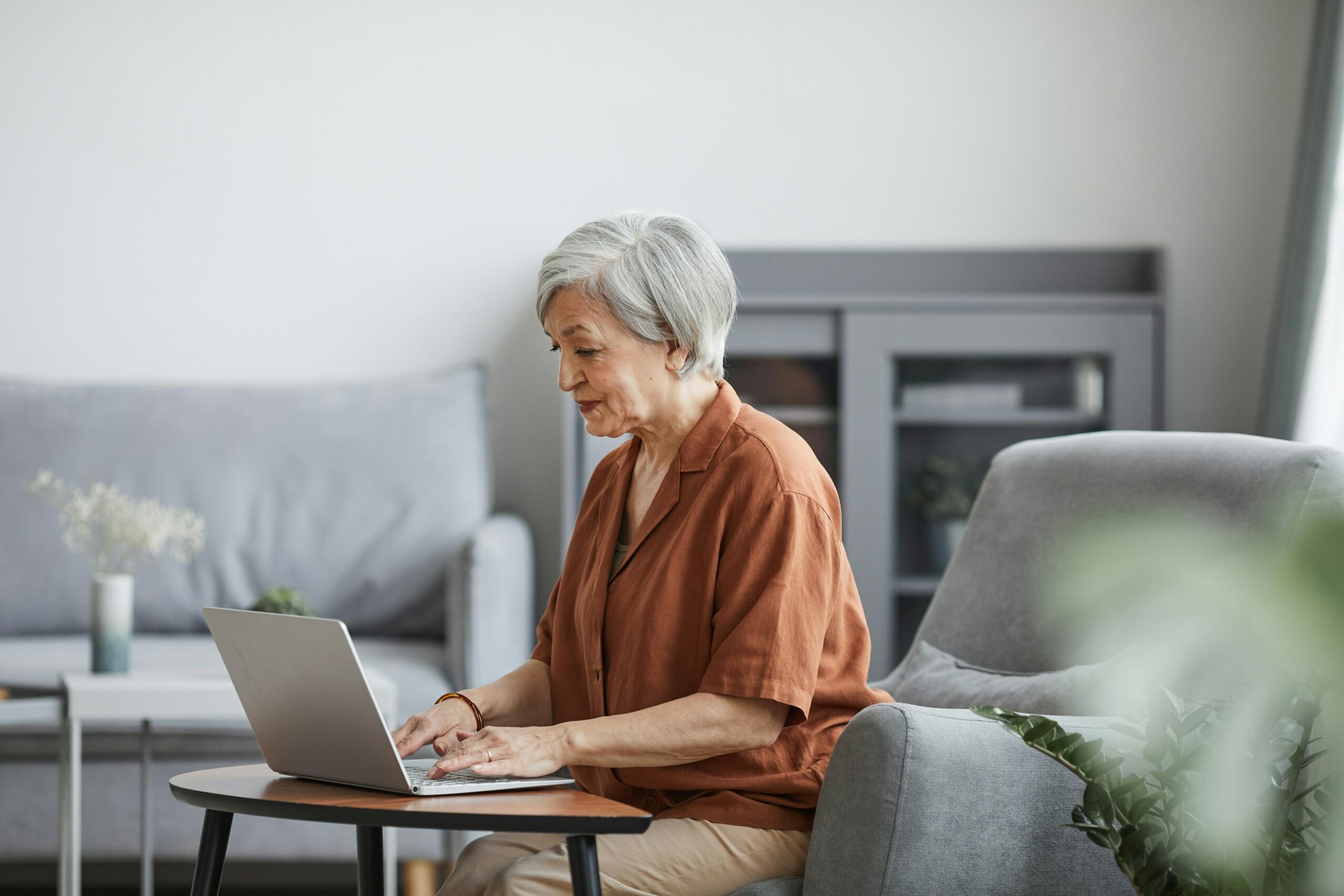 Older lady using a computer.